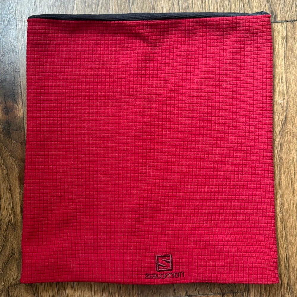 Salomon gaitor. One size fits all, unisex.